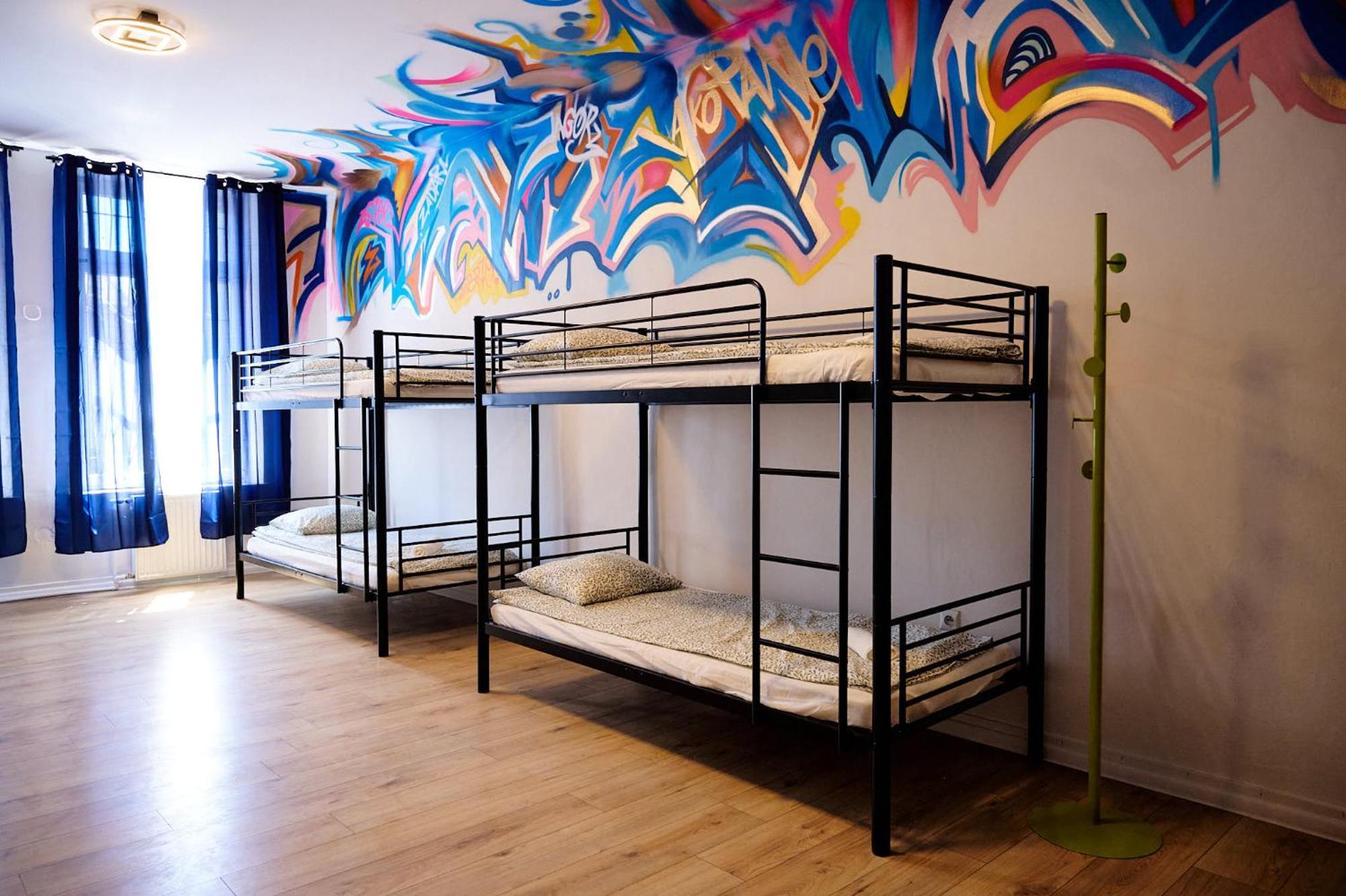 Hostel Graffiti — Photos 1